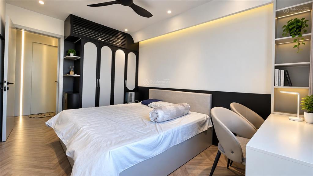 Cần bán căn góc 142,8m 4 ngủ full nội thất đẹp tại hpc 105 tố hữu, giá chỉ 9 tỷ