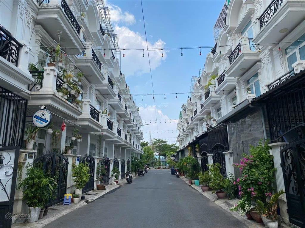 Nhà 182 hà huy giáp, giáp ranh gò vấp  đúc 4 tầng  khu cao cấp 7.x tỷ