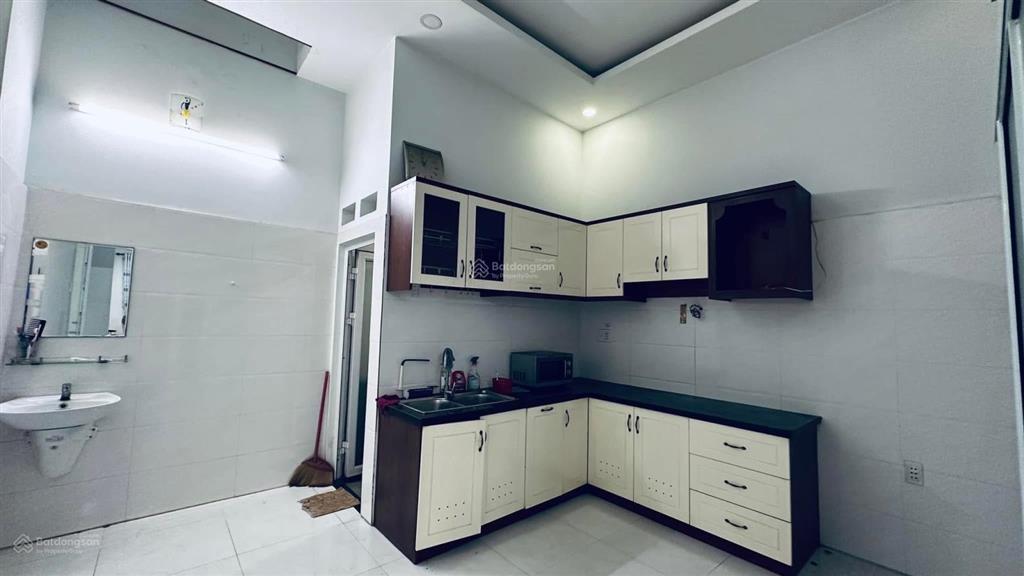 Nhà 182 hà huy giáp, giáp ranh gò vấp  đúc 4 tầng  khu cao cấp 7.x tỷ