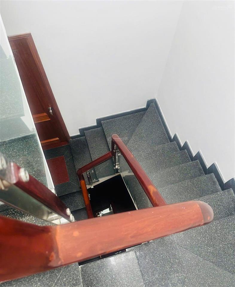Nhà 182 hà huy giáp, giáp ranh gò vấp  đúc 4 tầng  khu cao cấp 7.x tỷ