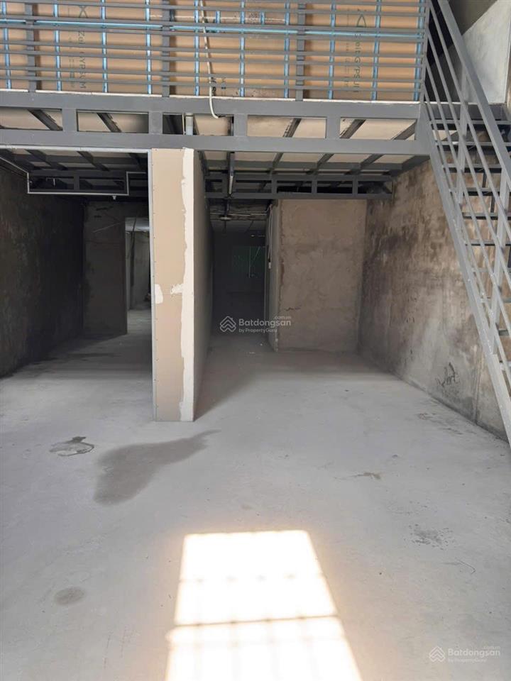 Cần cho thuê nhà kho 300m² mặt tiền đường 1022 hà huy giáp quận 12