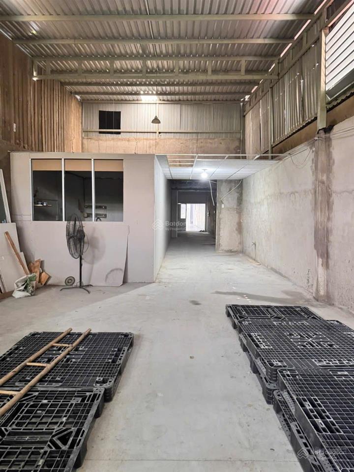 Cần cho thuê nhà kho 300m² mặt tiền đường 1022 hà huy giáp quận 12