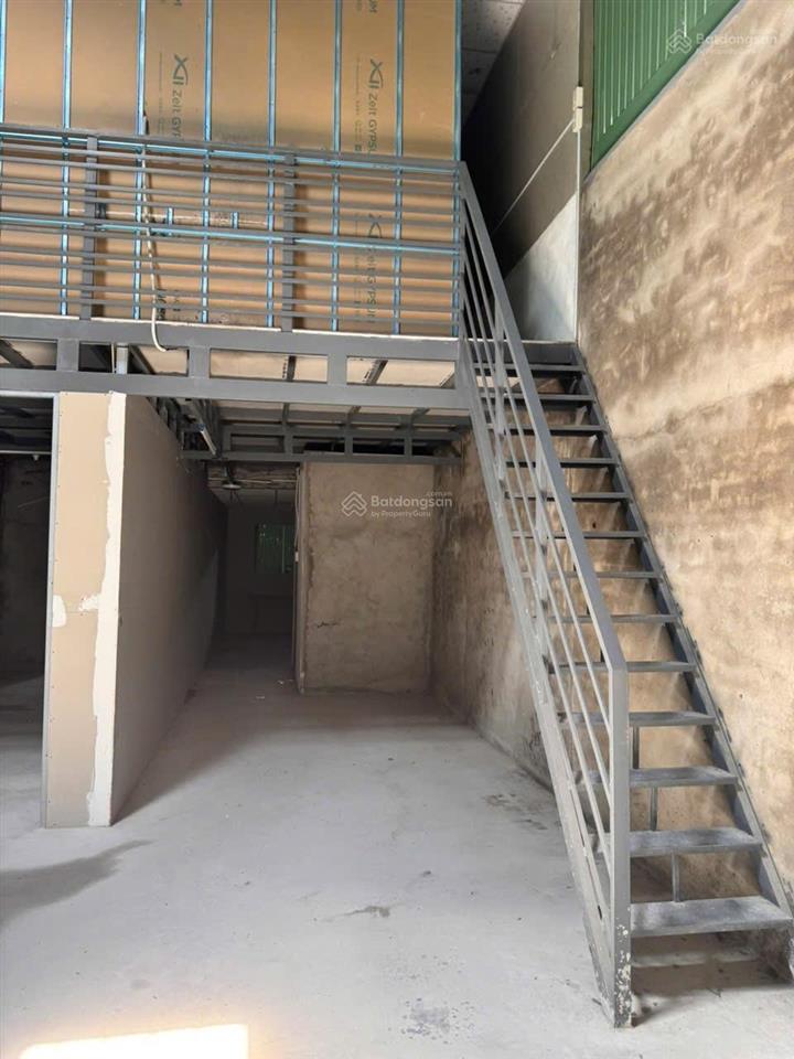 Cần cho thuê nhà kho 300m² mặt tiền đường 1022 hà huy giáp quận 12