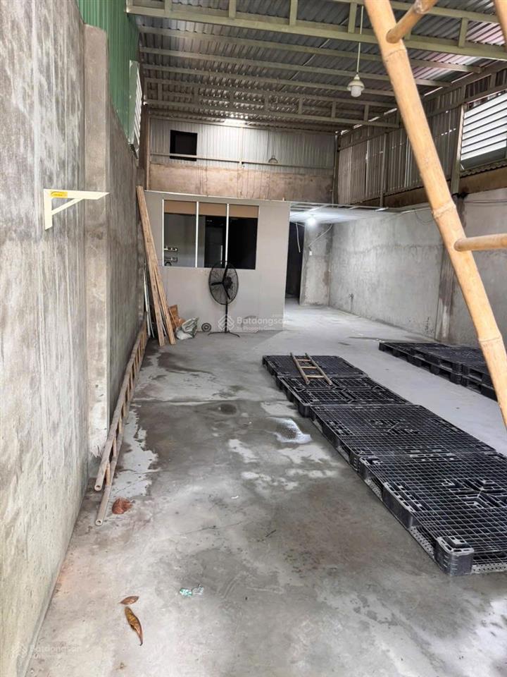 Cần cho thuê nhà kho 300m² mặt tiền đường 1022 hà huy giáp quận 12