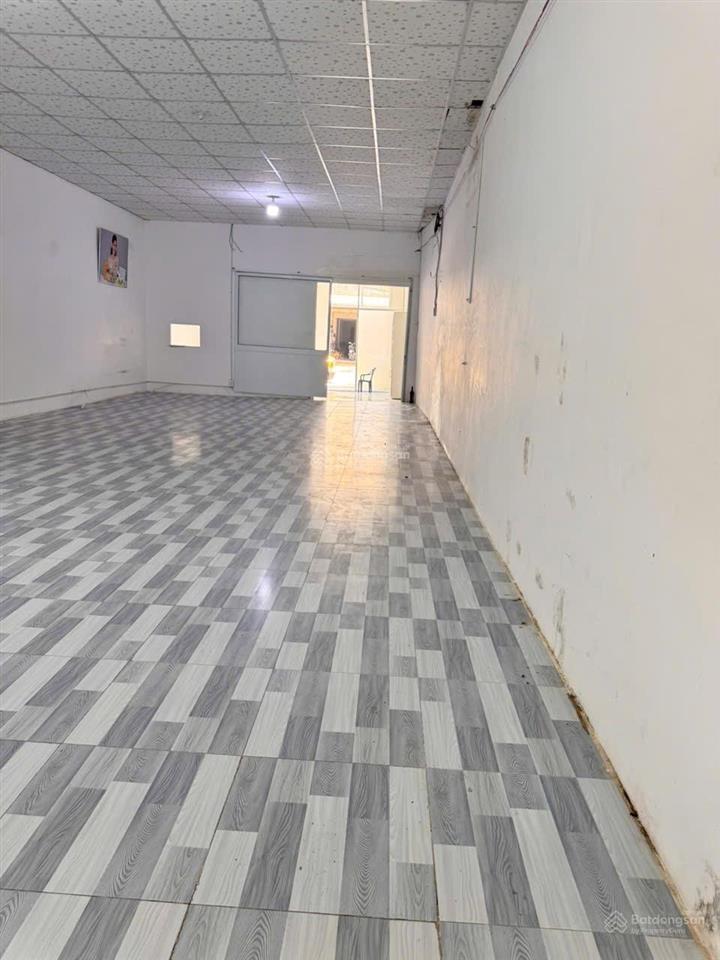 Cần cho thuê nhà kho 300m² mặt tiền đường 1022 hà huy giáp quận 12