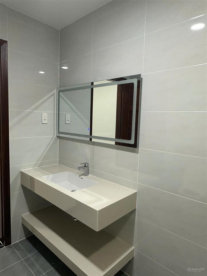Chính chủ cần bán ch new saigon 3pn3wc (2pn master) 126m² view đông nam,  0911 090 *** em huân