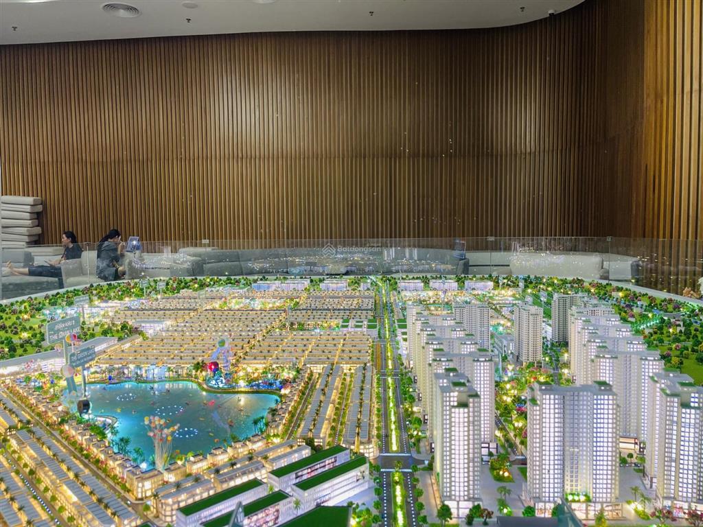 Cần bán siêu phẩm liền kề 90m2, mặt tiền rộng 7,5m xây 4t tại kđt vinhomes  vốn chỉ cần 607 triệu
