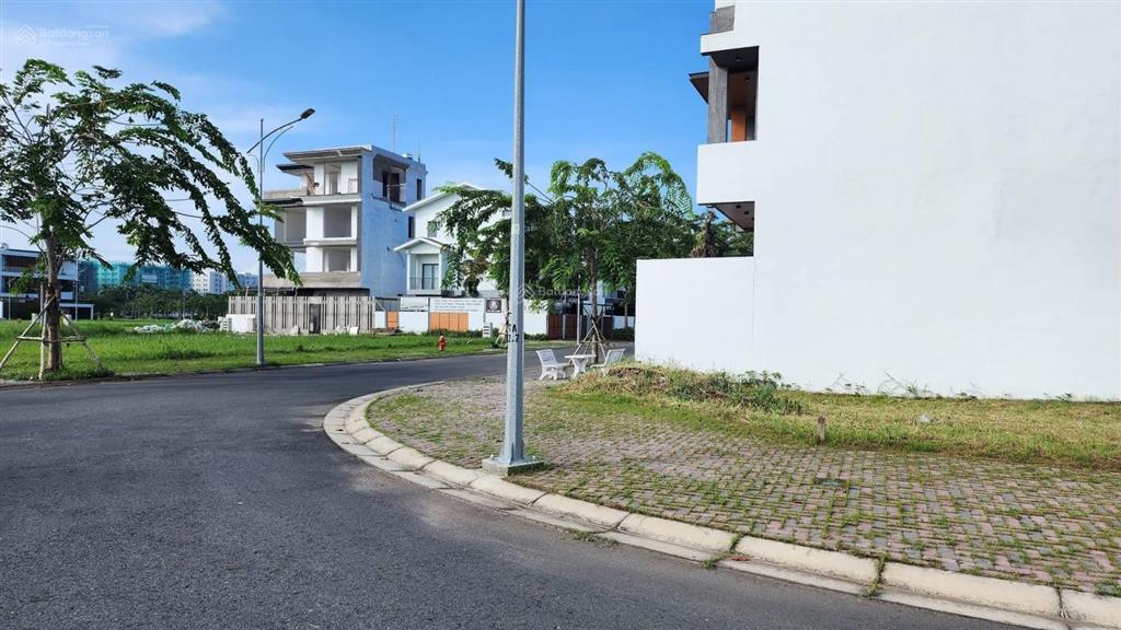 Nền giá tốt trục chính kdc nam long