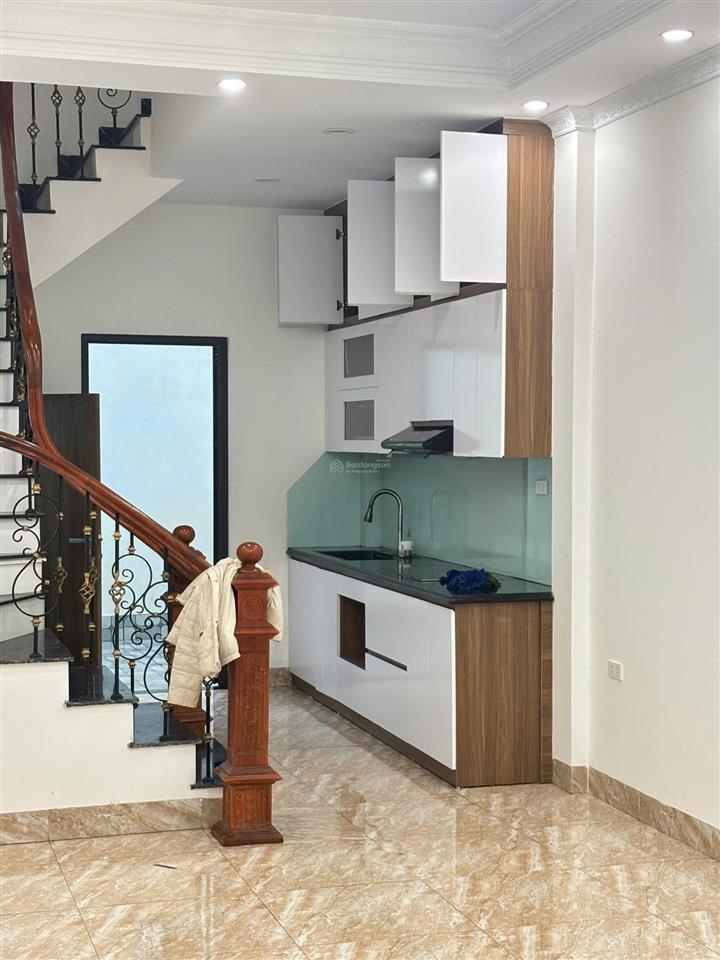 Cho thuê nhà riêngcự khốilong biên 31m  5 tầng 3pn  mới cứng  nội thất đầy đủ 10tr/ tháng