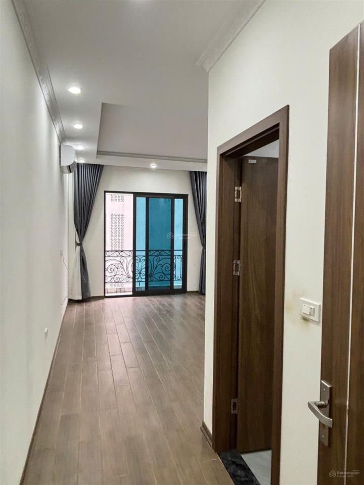 Cho thuê nhà riêngcự khốilong biên 31m  5 tầng 3pn  mới cứng  nội thất đầy đủ 10tr/ tháng