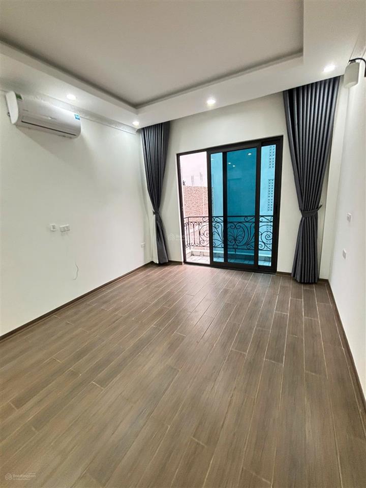 Cho thuê nhà riêngcự khốilong biên 31m  5 tầng 3pn  mới cứng  nội thất đầy đủ 10tr/ tháng