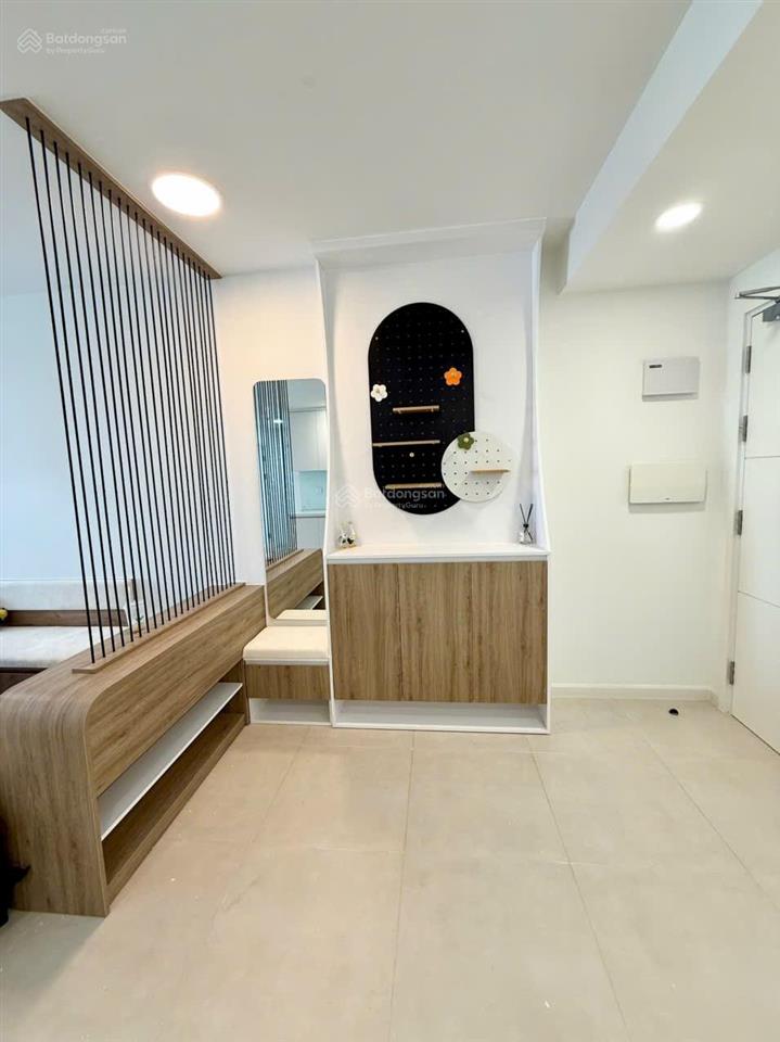 Bán nhanh căn 2 pn góc, đông nam bàn giao có nội thất chưa ở , giá 7,2 tỷ/84m2, đã có sổ