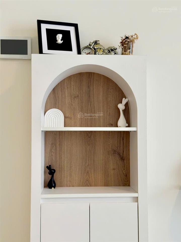 Bán nhanh căn 2 pn góc, đông nam bàn giao có nội thất chưa ở , giá 7,2 tỷ/84m2, đã có sổ