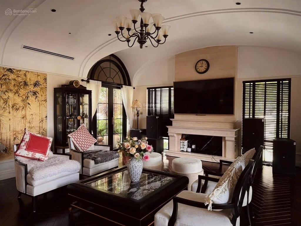 Chính chủ cần bán gấp biệt thự đơn lập góc mặt hồ vip nhất vinhomes green bay giá cực tốt