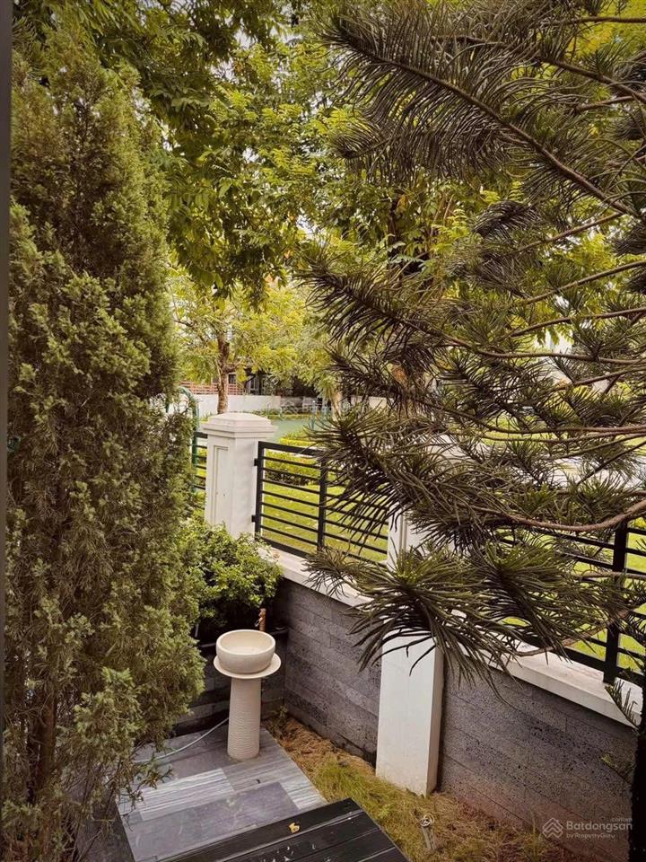 Chính chủ cần bán gấp biệt thự đơn lập góc mặt hồ vip nhất vinhomes green bay giá cực tốt