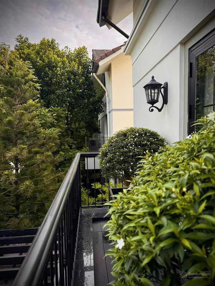 Chính chủ cần bán gấp biệt thự đơn lập góc mặt hồ vip nhất vinhomes green bay giá cực tốt