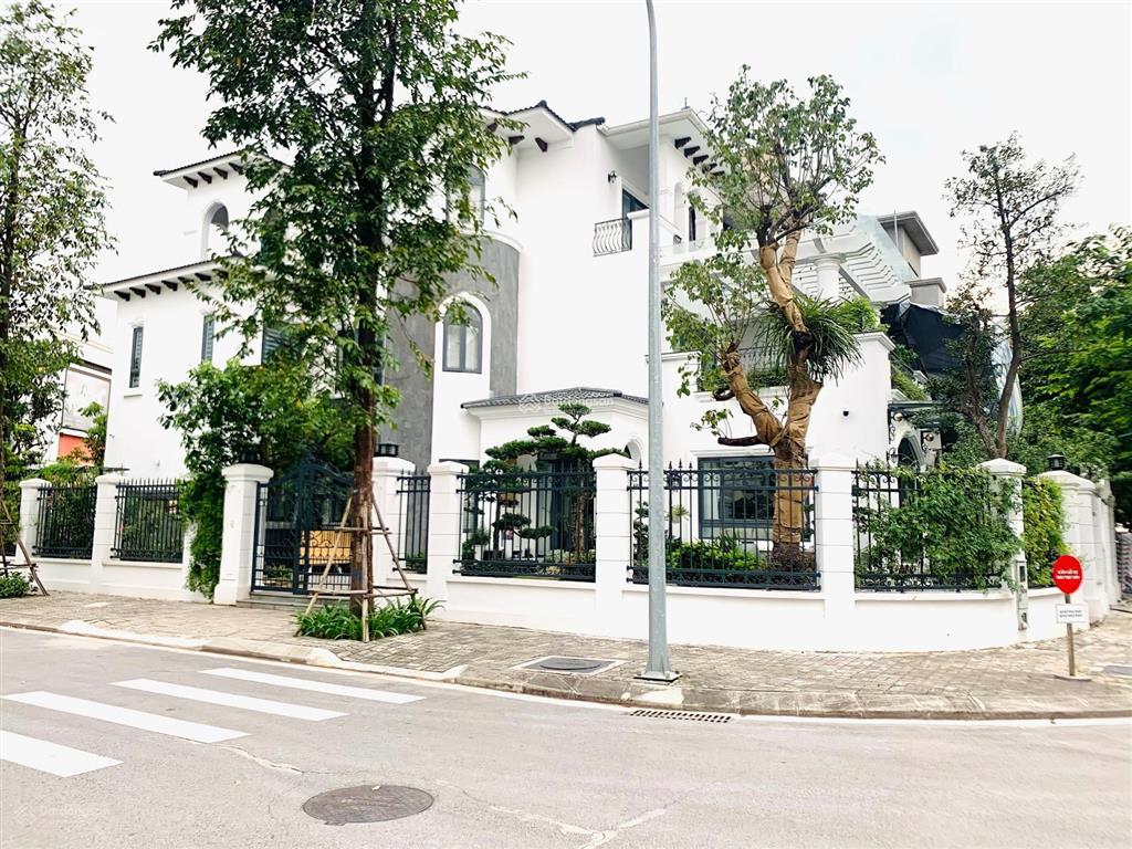 Chính chủ cần bán căn biệt thự đất quảng góc 3 mặt đường trong kđt vinhomes thăng long nam an khánh