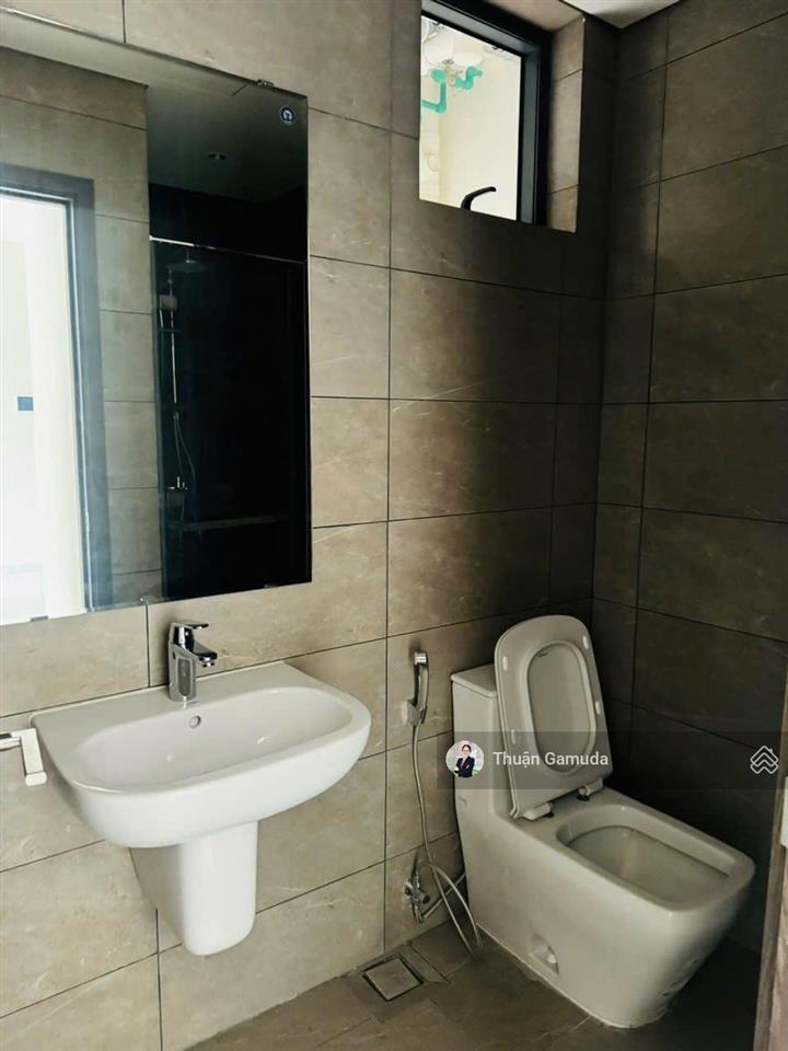 Bán căn 2pn tầng trệt dt 96m2 giá 8,2 tỷ (tặng ô đậu xe hơi)  diamond centery celadon city