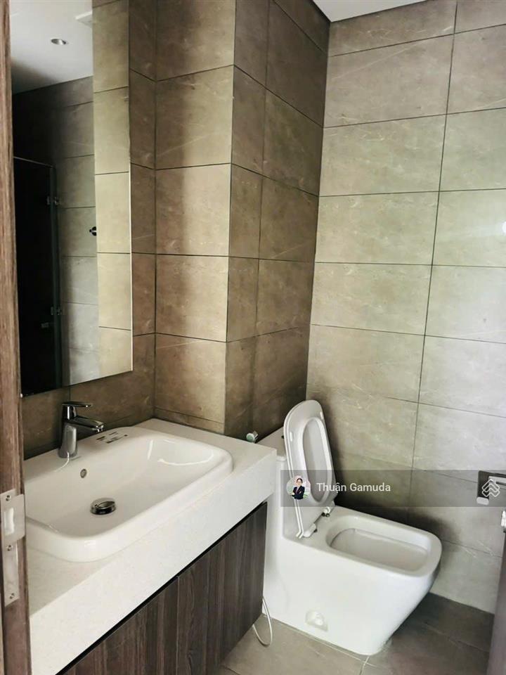 Bán căn 2pn tầng trệt dt 96m2 giá 8,2 tỷ (tặng ô đậu xe hơi)  diamond centery celadon city