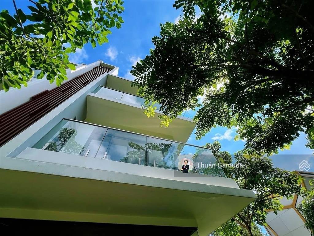 Bán nhanh  căn góc the glen 5x19m (dt lớn) giá 33 tỷ