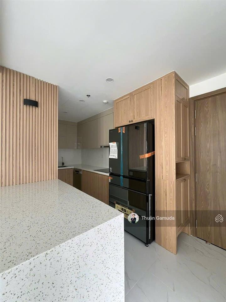 Bán căn 2pn 2wc nội thất đẹp, view đại lộ  diamond alnata plus giá 7.59tỷ nhận nhà, tặng ô carpark