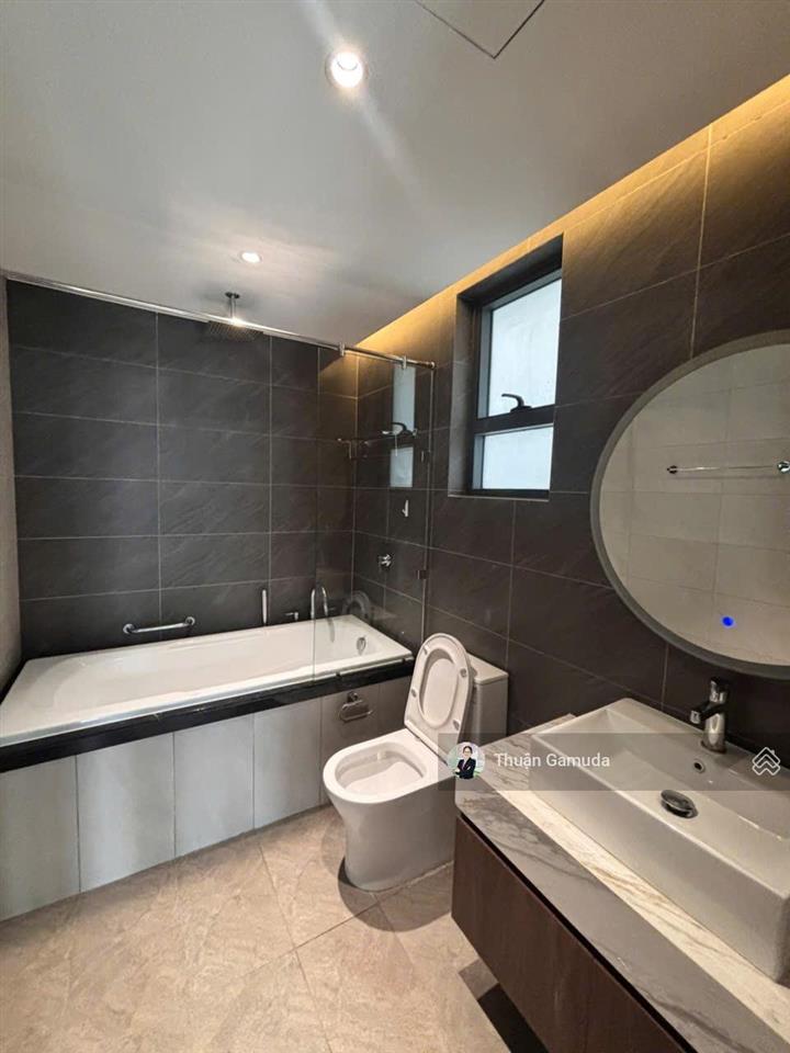 Tầng cao, căn 112m² (2pn+1 decor được 3pn)  nhà mới cđt bàn giao giá 8.5 tỷ  diamond brilliant