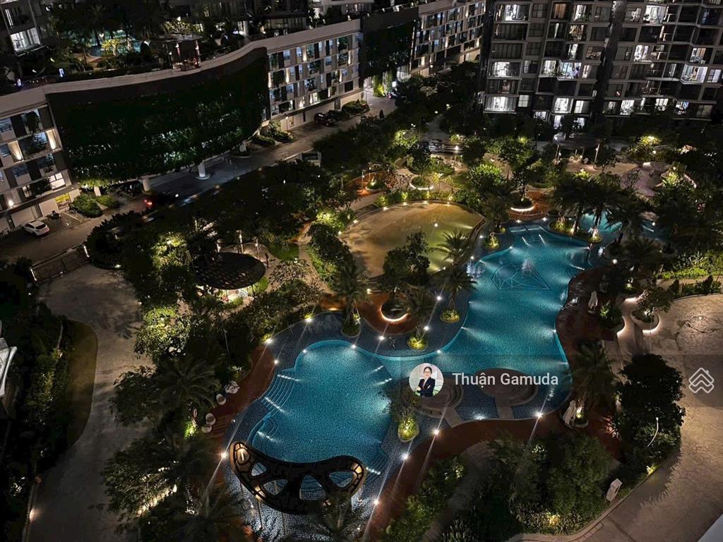 View trực diện hồ bơi  c4  căn 96m2 (2pn+, 2wc) giá 8,5tỷ  diamond centery