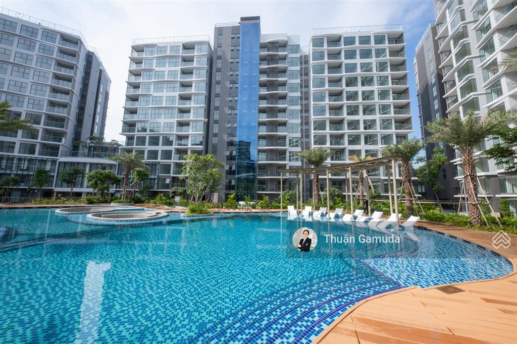 Giá 8 tỷ  căn góc 2 view diamond centery 2pn 2wc, full nt, có ô xe (giá còn thương lượng)