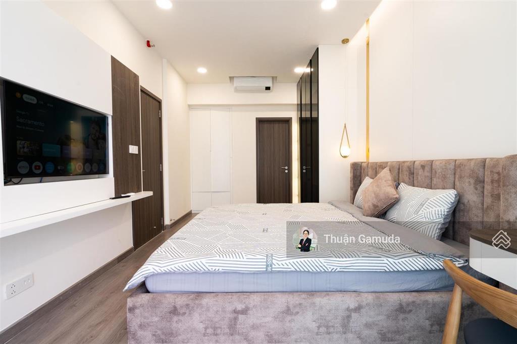 View hồ bơi  căn 3pn 3wc thanh toán 3,99tỷ nhận nhà  full nội thất đẹp  diamond centery