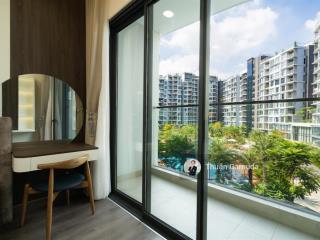 View hồ bơi  căn 3pn 3wc thanh toán 3,99tỷ nhận nhà  full nội thất đẹp  diamond centery