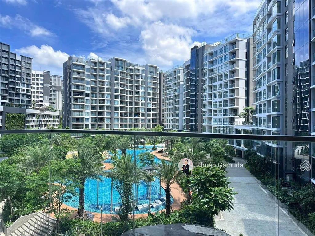 View hồ bơi  căn 3pn 3wc thanh toán 3,99tỷ nhận nhà  full nội thất đẹp  diamond centery