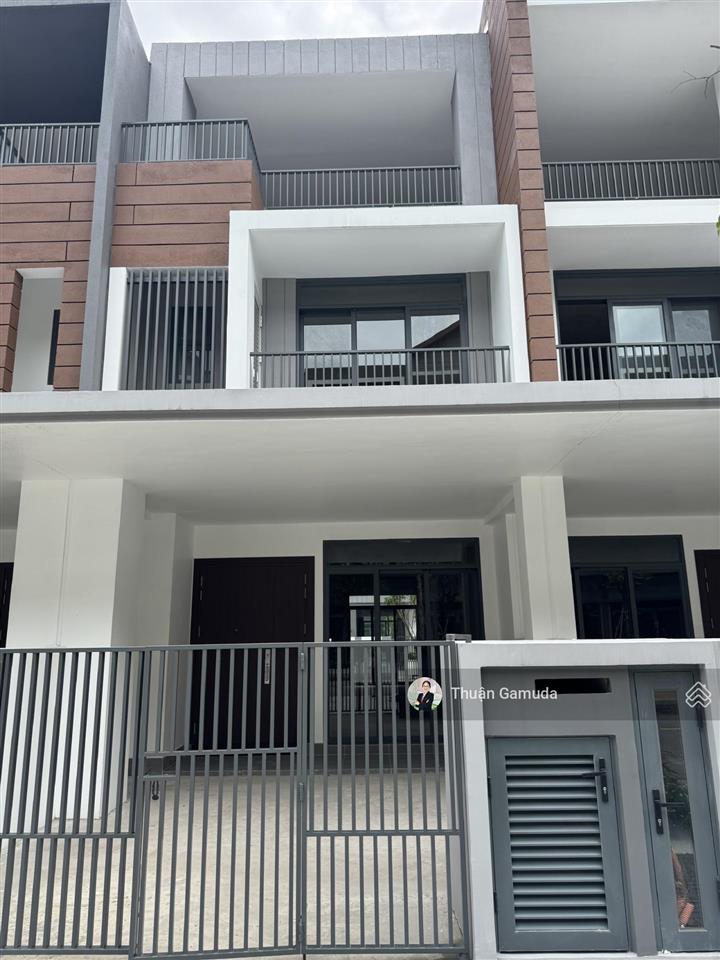 Căn townhouse 3 tầng 5x20m artisan park, mặt tiền 16m vị trí đẹp 8,5 tỷ (giá total), trả chậm 5 năm