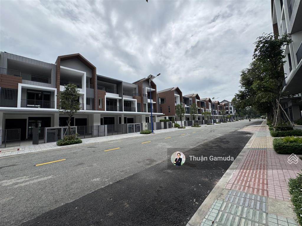 Căn townhouse 3 tầng 5x20m artisan park, mặt tiền 16m vị trí đẹp 8,5 tỷ (giá total), trả chậm 5 năm