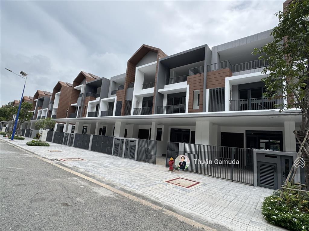 Căn townhouse 3 tầng 5x20m artisan park, mặt tiền 16m vị trí đẹp 8,5 tỷ (giá total), trả chậm 5 năm