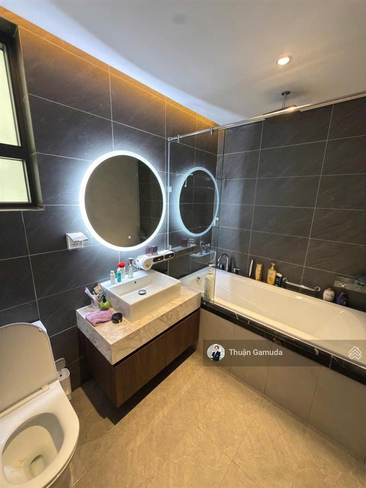 Bán căn 2pn hướng đông nam  diamond brilliant giá 8tỷ để lại full nội thất đẹp