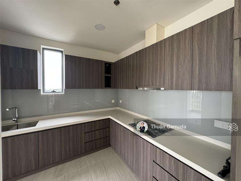 View trực diện hồ bơi  tháp c4  căn 2pn 96m2 giá 8,5tỷ  diamond centery