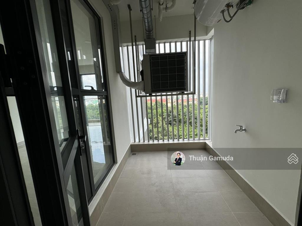 View trực diện hồ bơi  tháp c4  căn 2pn 96m2 giá 8,5tỷ  diamond centery