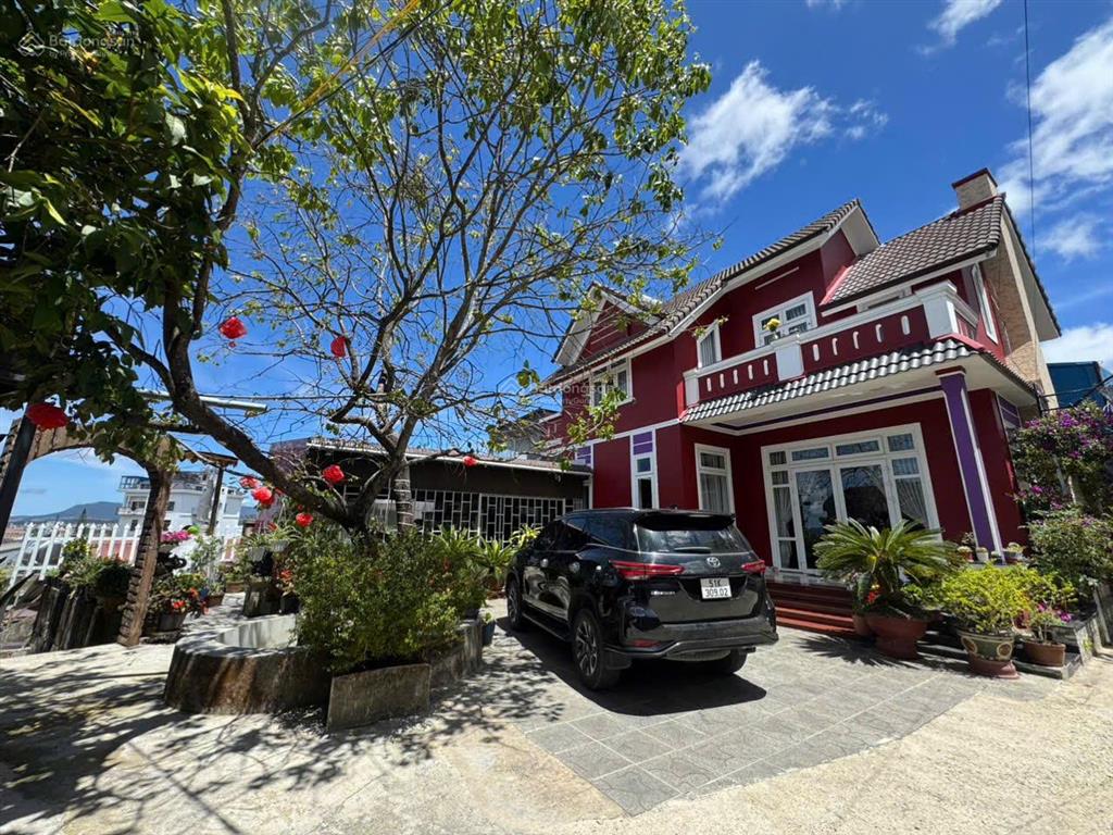 Villa view đẹp hùng vương, đà lạt 1 lầu sẵn 300m2 có ban công từng tầng giá ngộp 18 tỷ