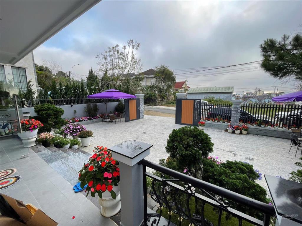 Bán gấp villa kinh doanh mặt tiền đường lý nam đế đà lạt.