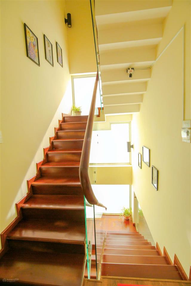 Bán gấp villa mặt tiền đường trần thái tông có view rừng thông đà lạt giá tốt