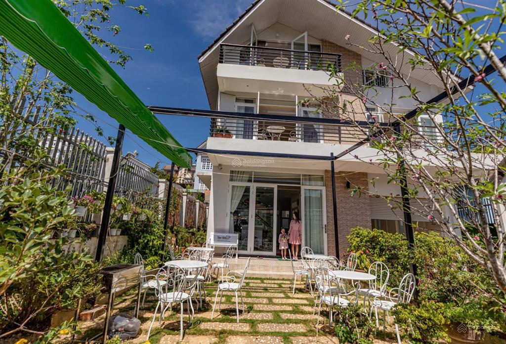 Bán gấp villa mặt tiền đường trần thái tông có view rừng thông đà lạt giá tốt