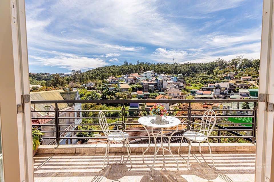 Bán gấp villa mặt tiền đường trần thái tông có view rừng thông đà lạt giá tốt