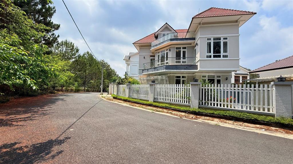 Bán gấp villa tại khu dân cư vip dãy d kqh rừng thông an sơn đà lạt