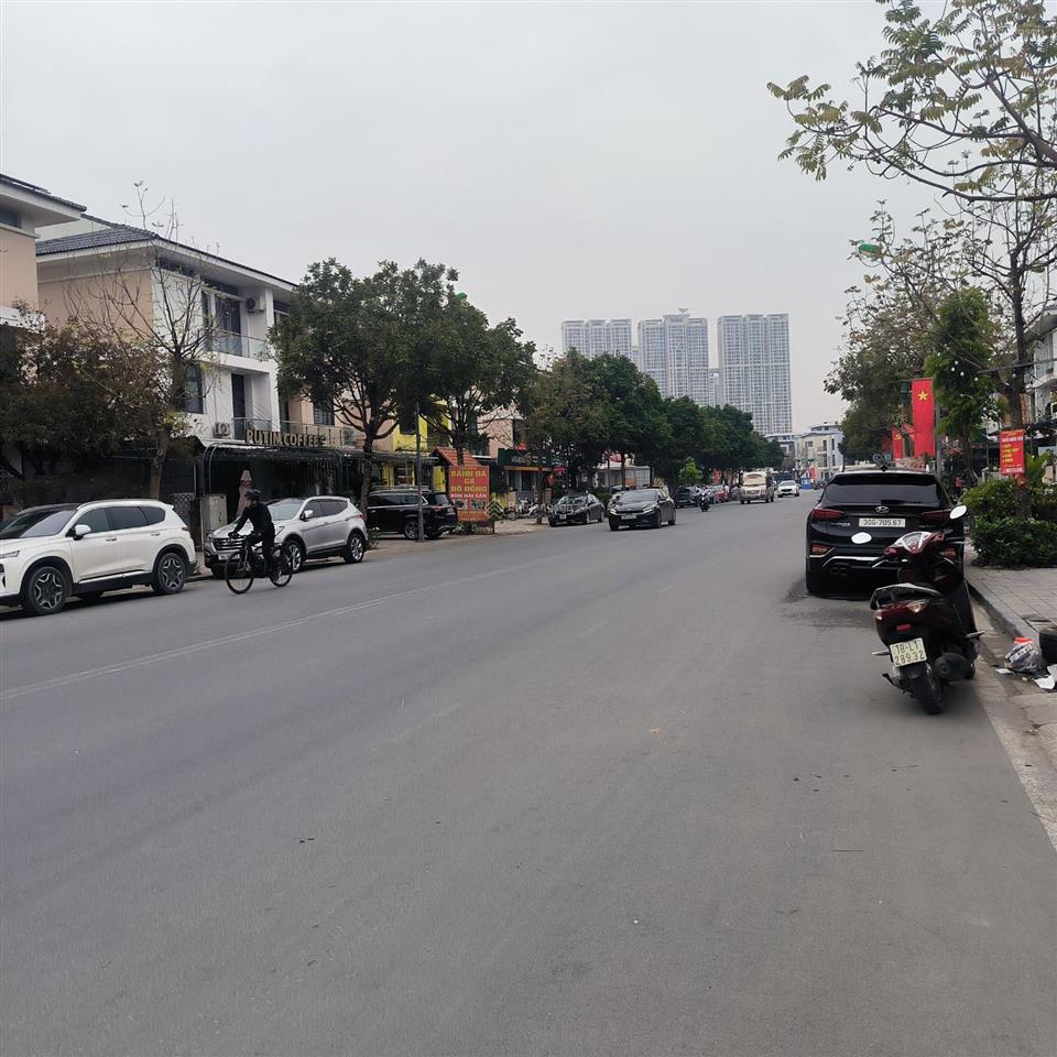 Cho thuê biệt thự kđt dương nội chỉ 13tr ,đường rộng 30 , kinh doanh ,làm vp rất hợp.