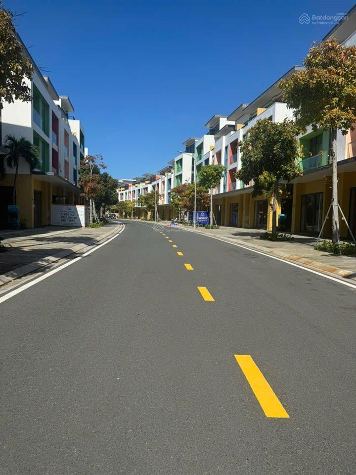 Bán nhà biệt thự meyhomes capital, 6,7 tỷ, 117m2, 5pn, 4wc, giá ưu đãi