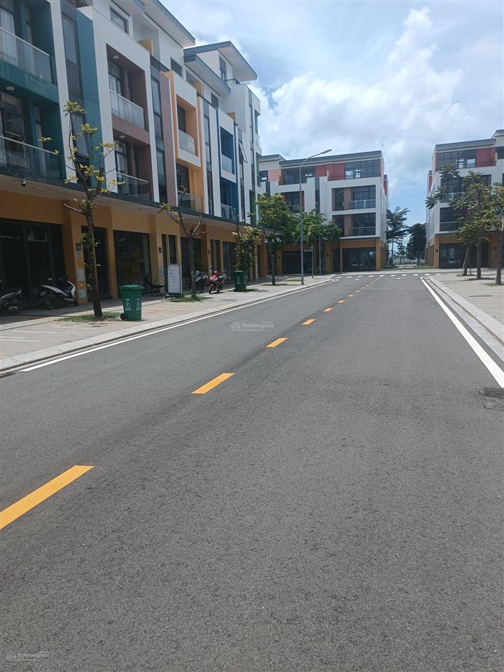 Bán shophouse tại meyhomes capital phú quốc, giá siêu rẻ 6,3 tỷ, 117m2, hiếm có 1 căn.