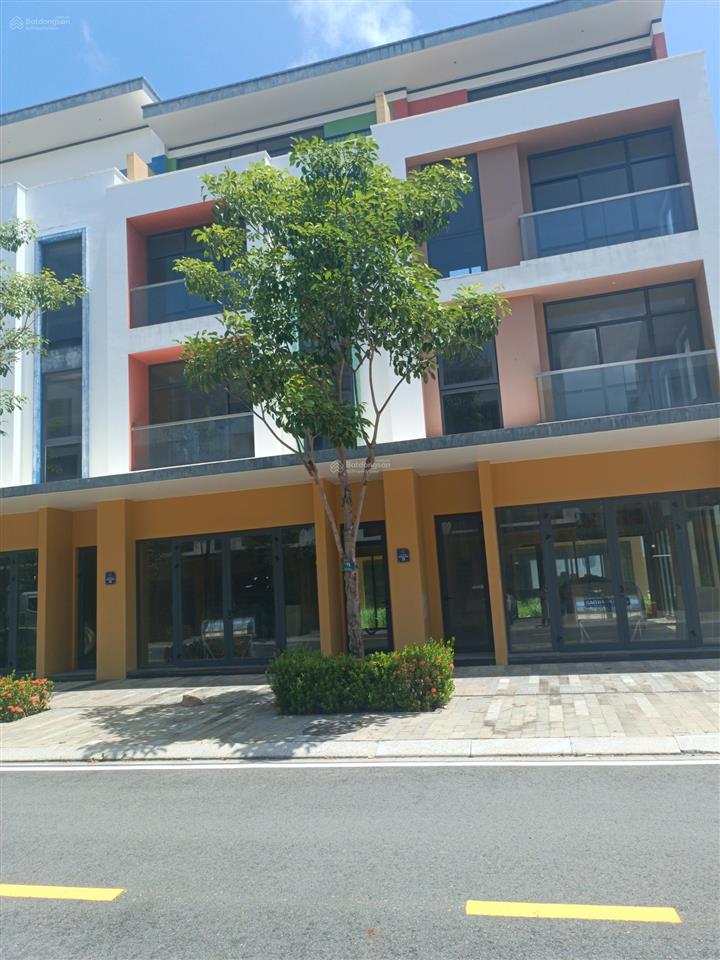 Bán shophouse tại meyhomes capital phú quốc, giá cắt lỗ 5,4 tỷ, dt94,25 m2
