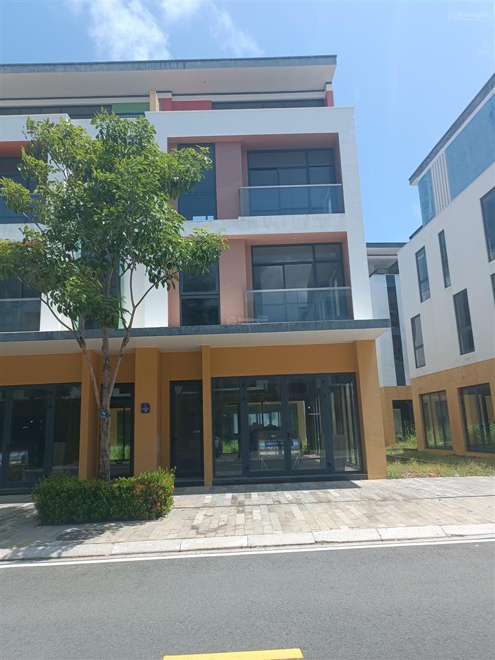 Bán shophouse tại meyhomes capital phú quốc, giá cắt lỗ 5,4 tỷ, dt94,25 m2