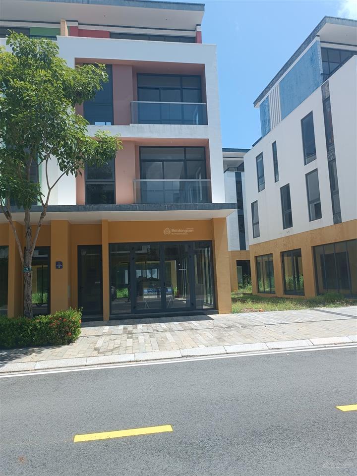 Bán shophouse tại meyhomes capital phú quốc, giá cắt lỗ 5,4 tỷ, dt94,25 m2