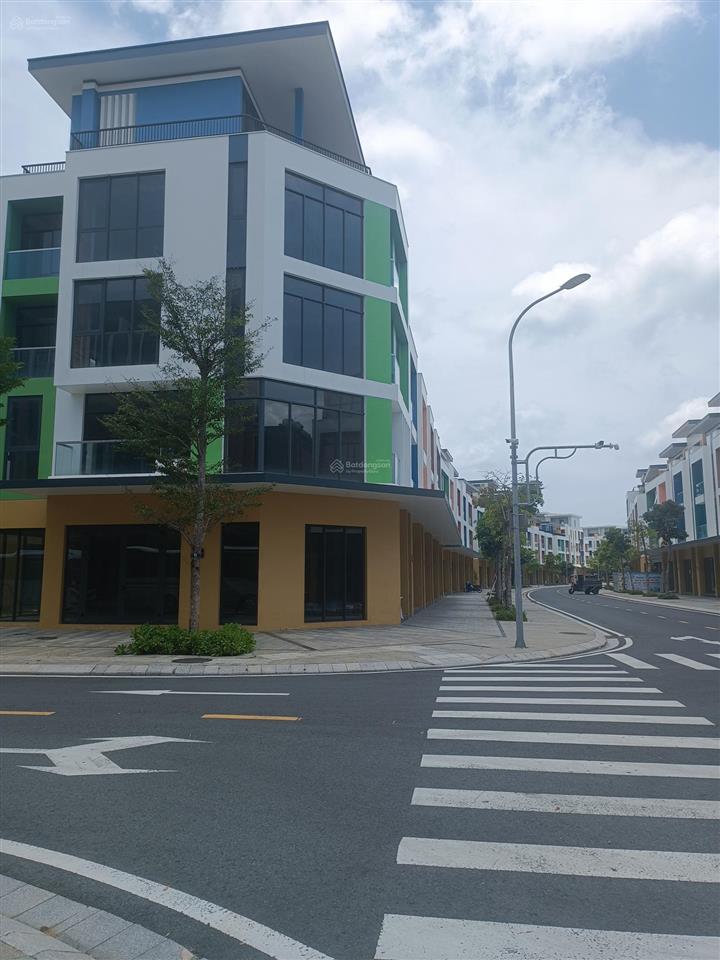 Bán căn shophouse meyhomes capital phú quốc giá cắt lỗ sâu, căn đẹp hiếm nhất có 5 tầng